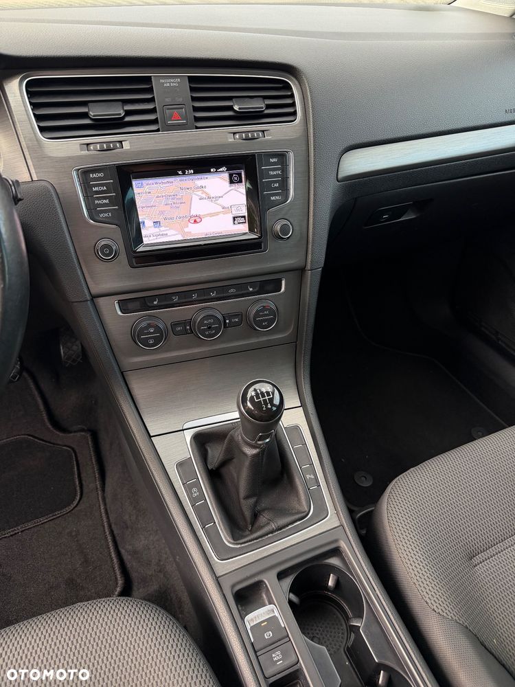 Volkswagen Golf 1.6 TDI DPF Highline - 21
