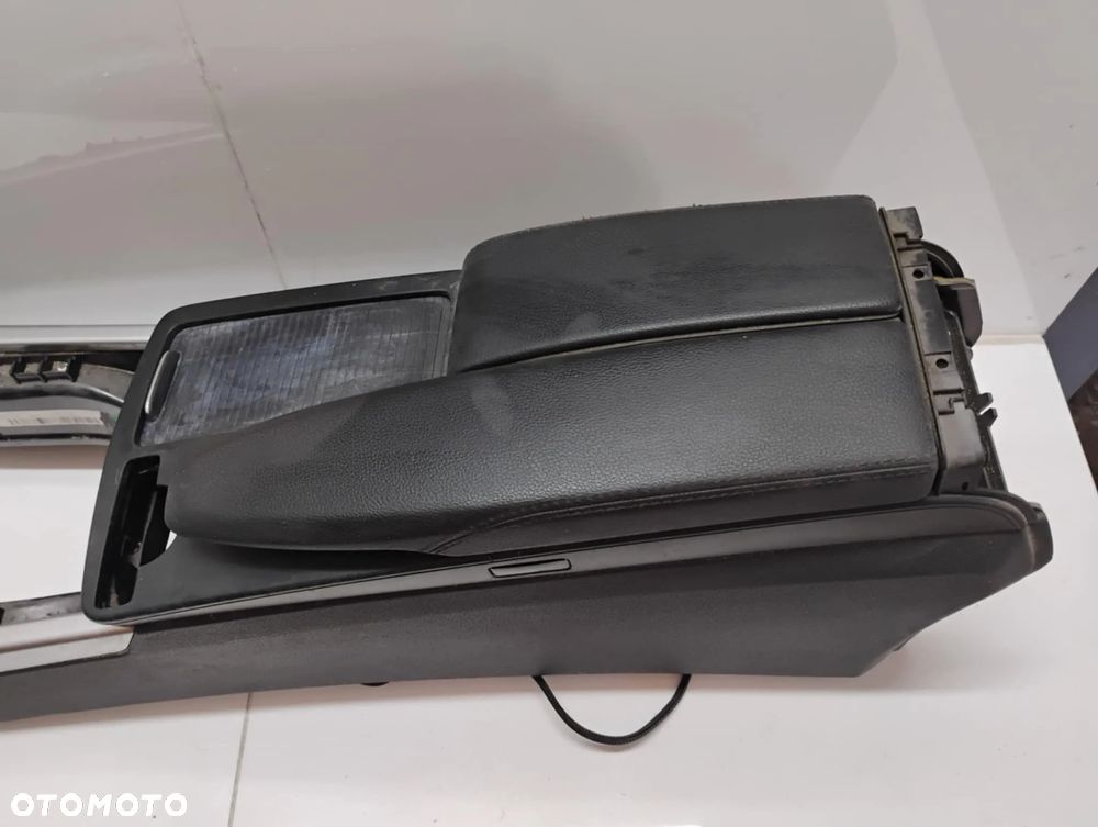 TUNEL ŚRODKOWY MERCEDES W212 PODŁOKIETNIK SKÓRA ŁADNY EUROPA - 8