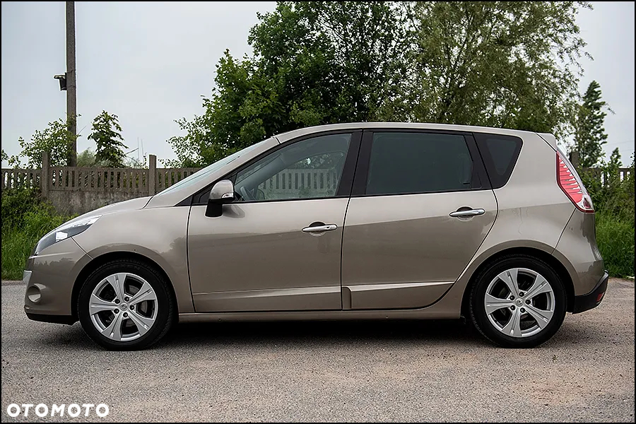 Renault Scenic 2.0 16V 140 CVT Dynamique - 9