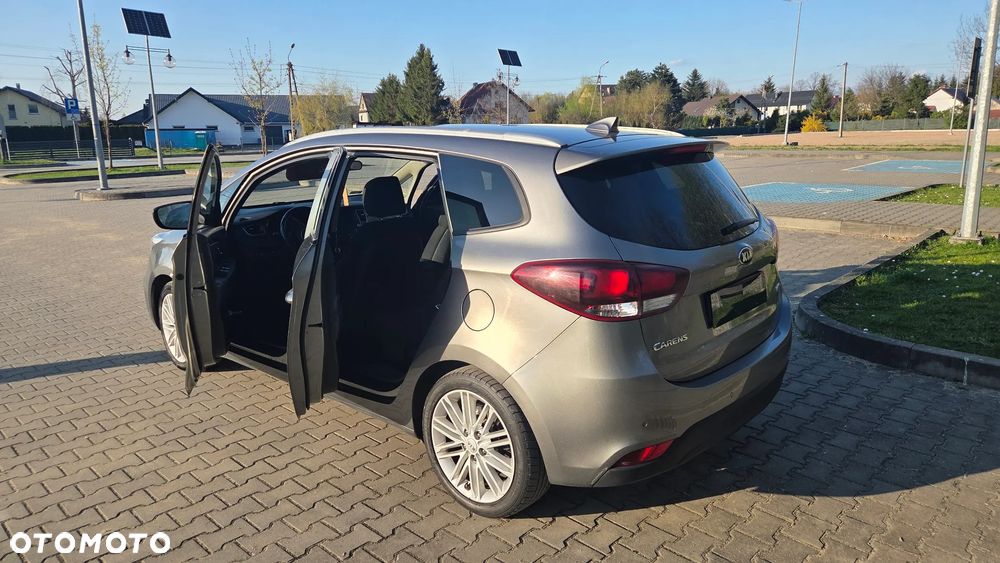 Kia Carens - 15