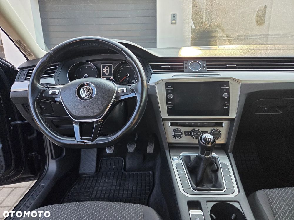 Volkswagen Passat 2.0 TDI SCR Comfortline - 9