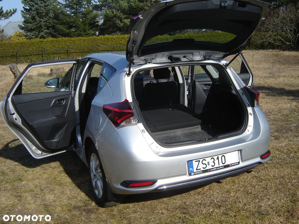 Toyota Auris 1.6 Premium - 21