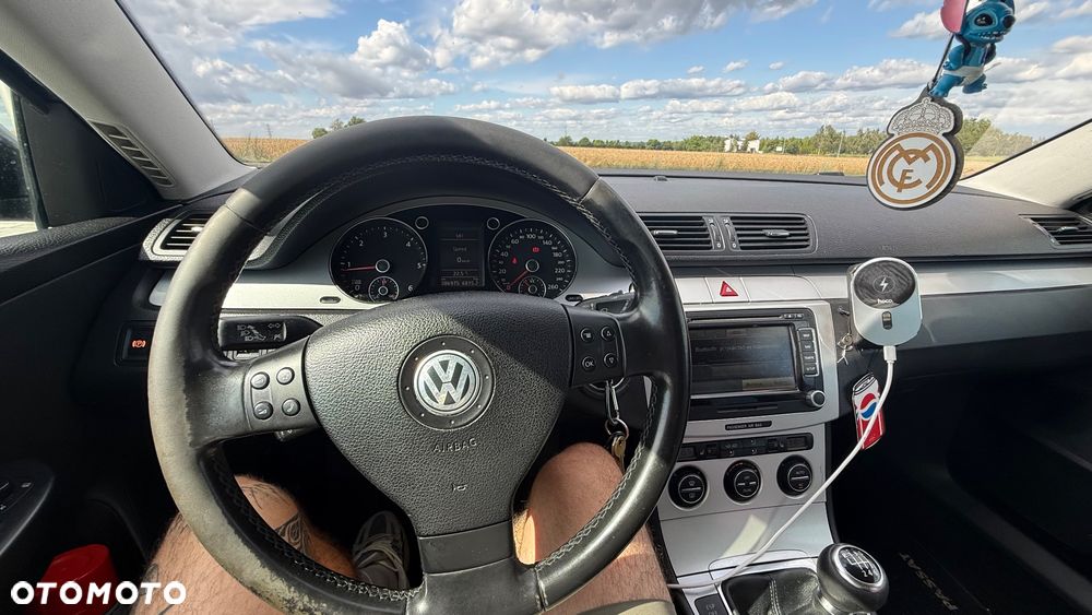 Volkswagen Passat 2.0 TDI Highline - 9