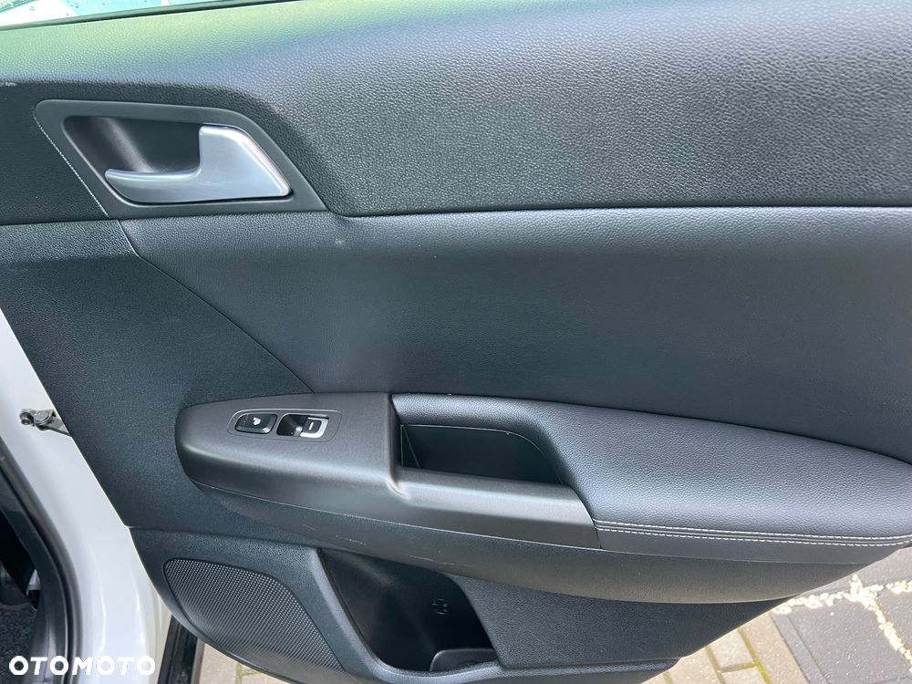 Kia Sportage 1.6 GDI 2WD Black Edition - 12