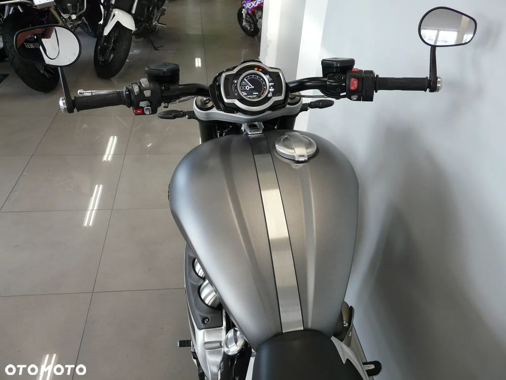 Triumph Rocket - 26