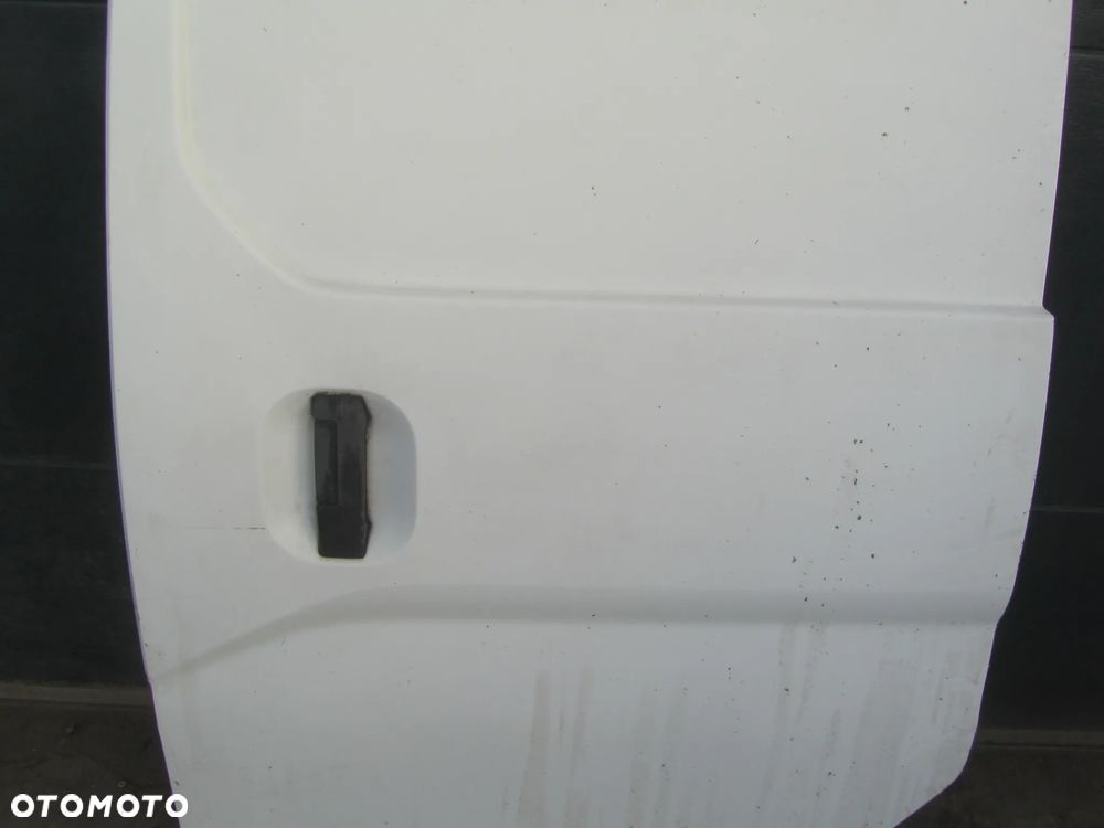 Nissan NV 200 drzwi lewy bok - 3