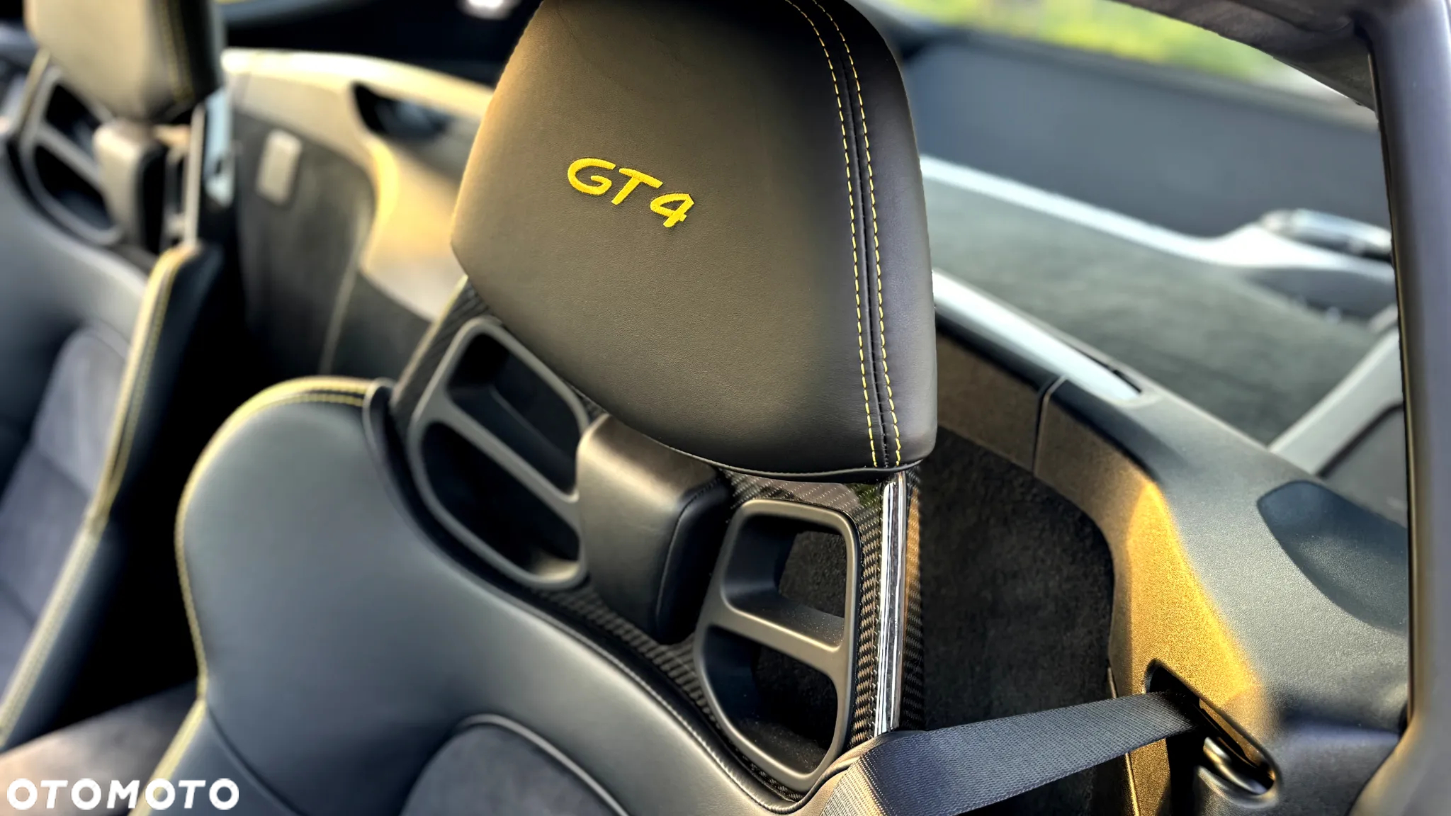 Porsche 718 Cayman GT4 - 14