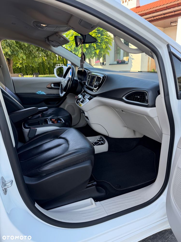 Chrysler Pacifica - 15
