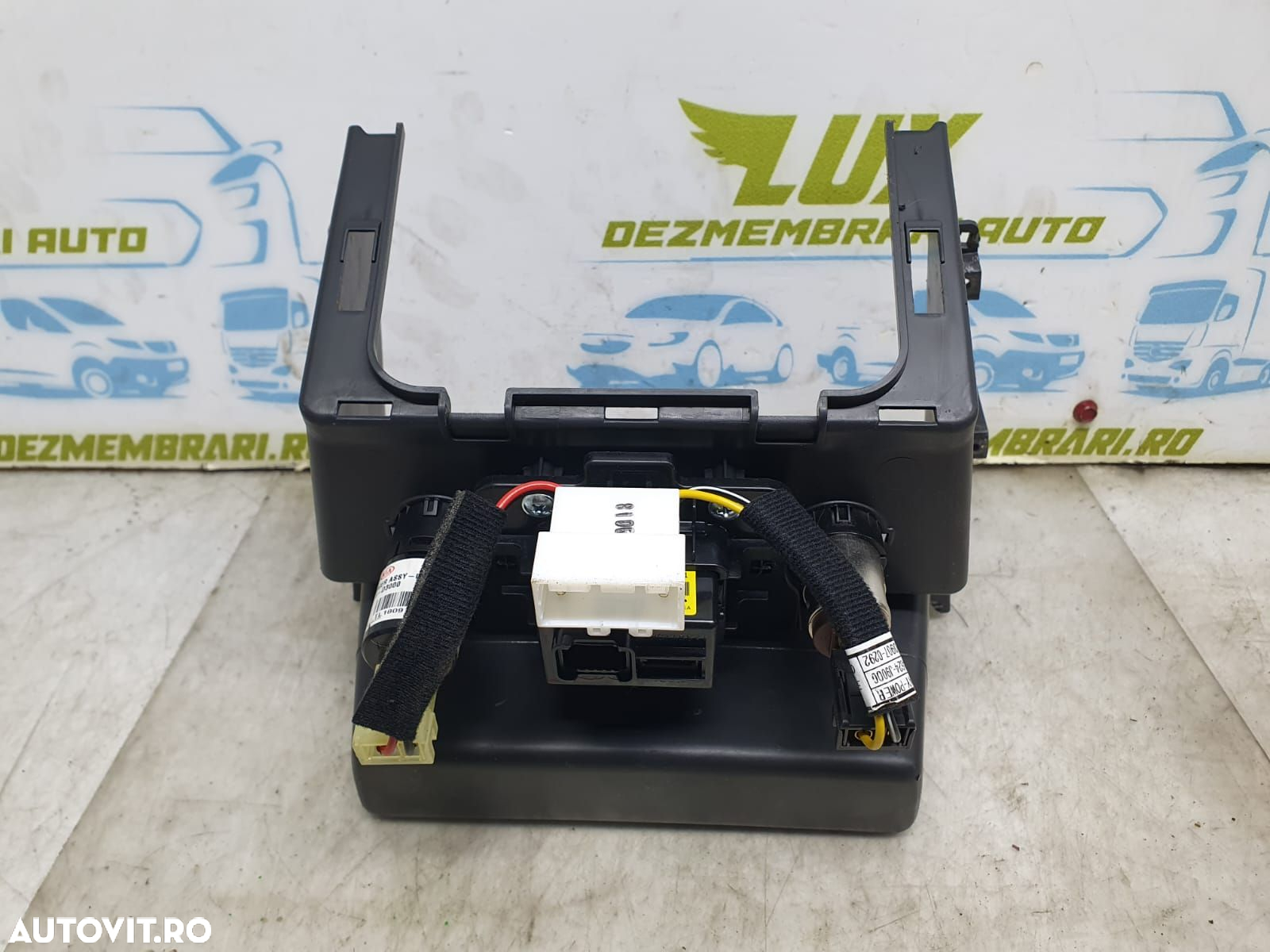 Ornament consola centrala priza 12v usb aux 84681-j9050 Hyundai Kona - 2