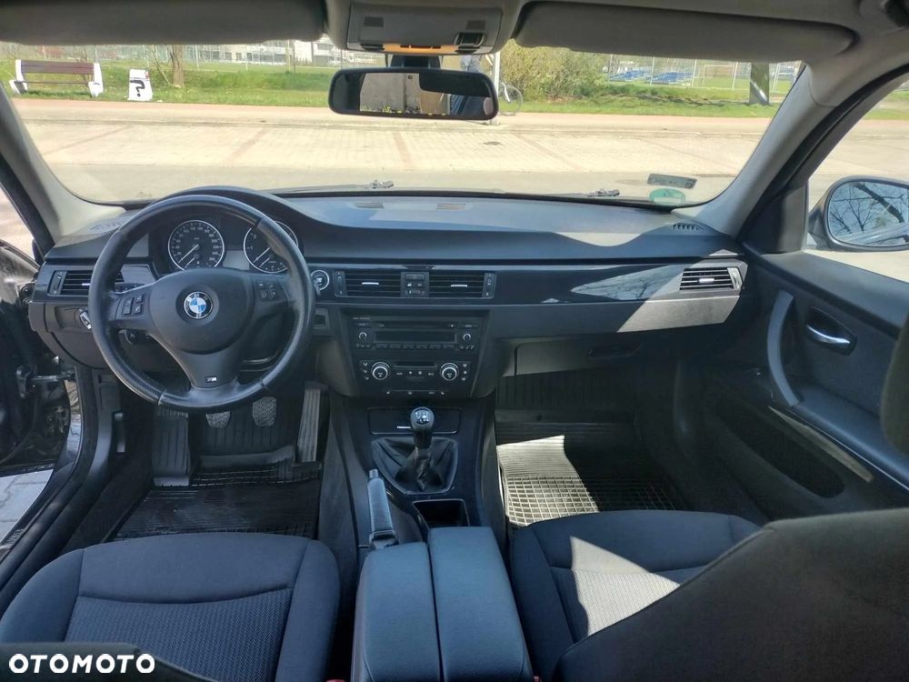 BMW Seria 3 318i - 8
