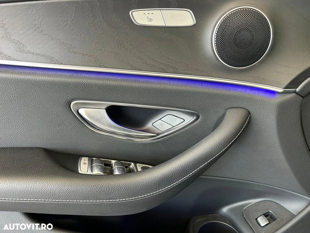 Mercedes-Benz E 300 de Aut. - 12