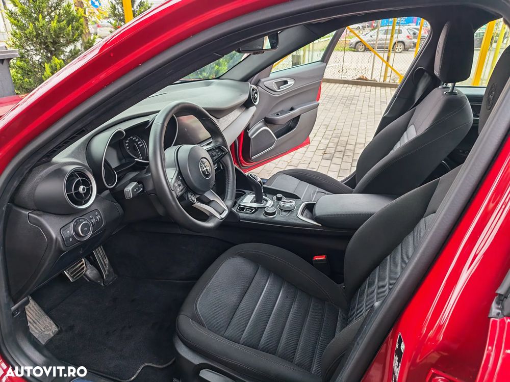 Alfa Romeo Giulia 2.0 Turbo RWD AT8 - 15