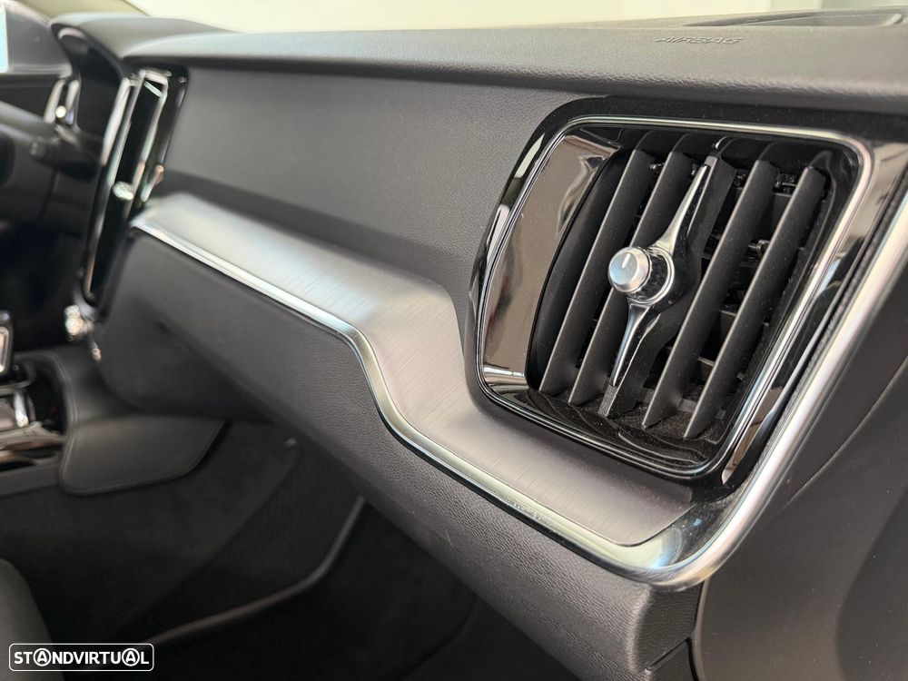 Volvo V60 2.0 T8 AWD TE Momentum Plus - 19