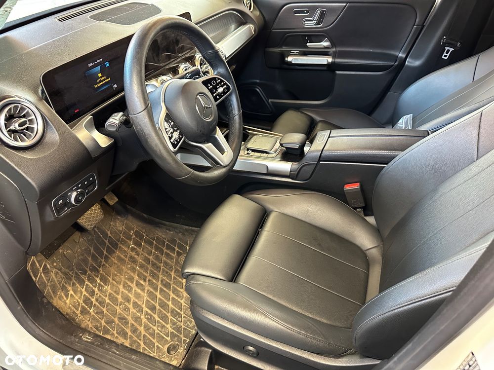 Mercedes-Benz GLB 250 4Matic 8G-DCT - 9