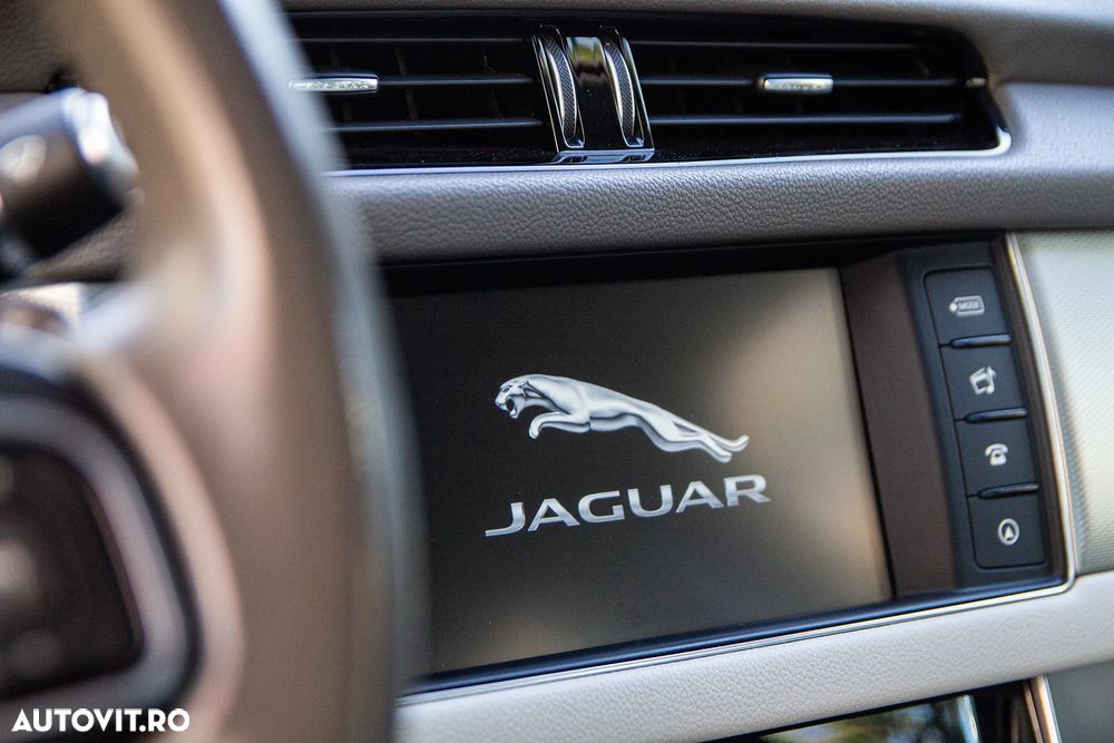 Jaguar XF 35t RWD Prestige - 23