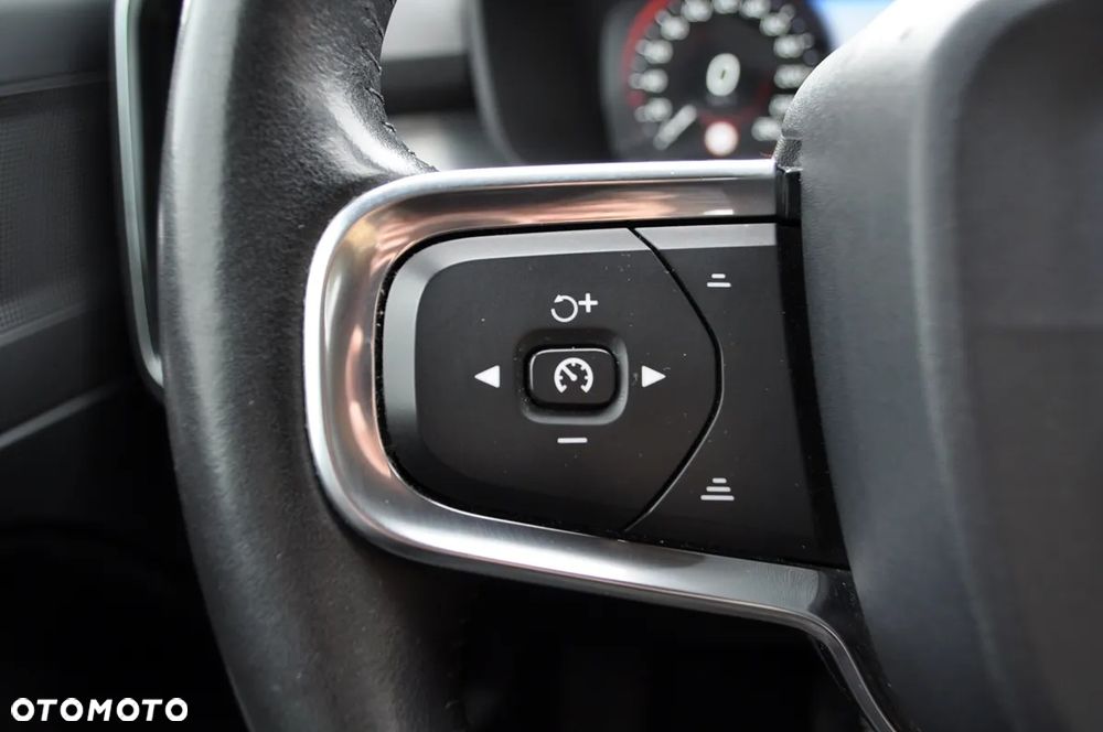 Volvo XC 40 T3 Momentum Pro - 27