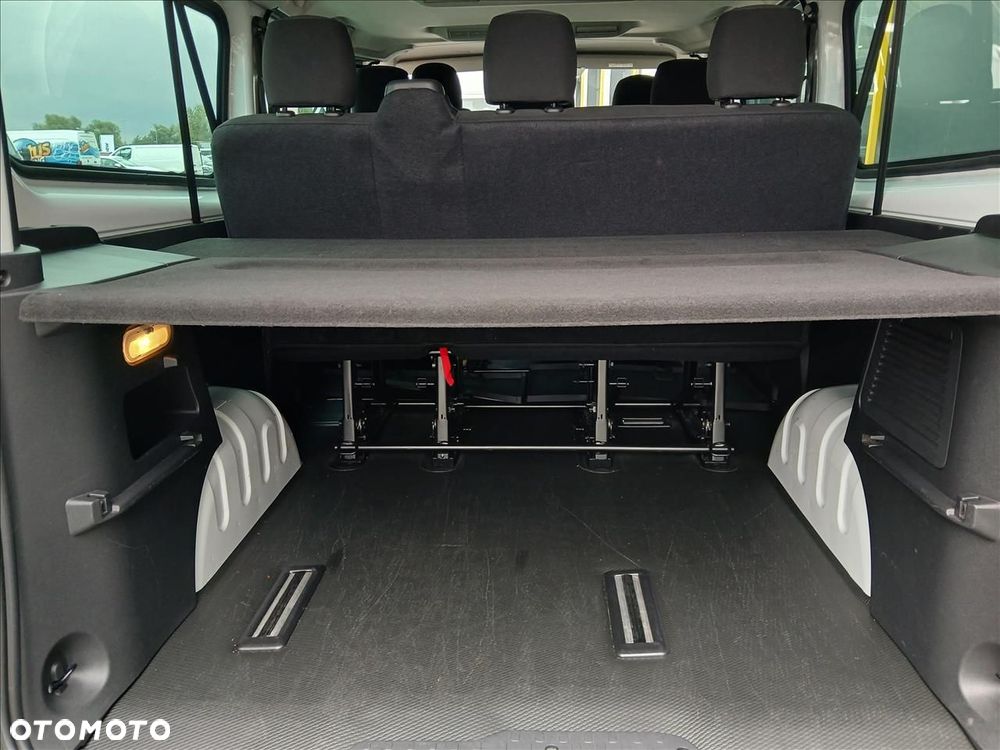 Renault Trafic 2.0 dCi - 12