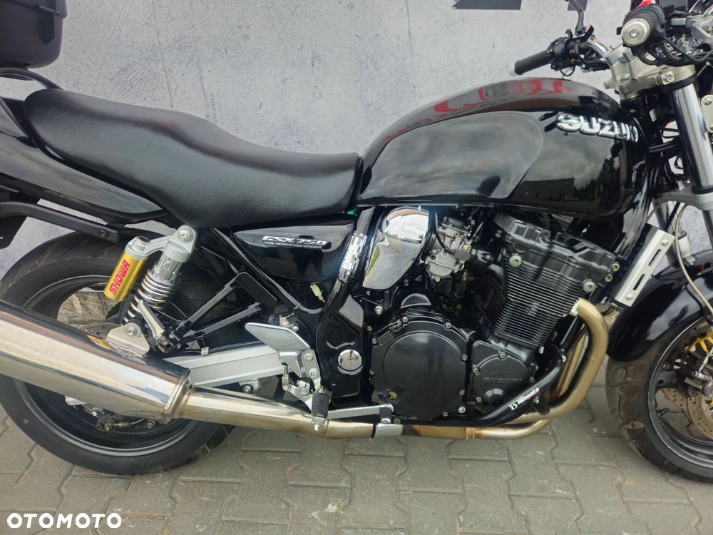 Suzuki GSX - 16
