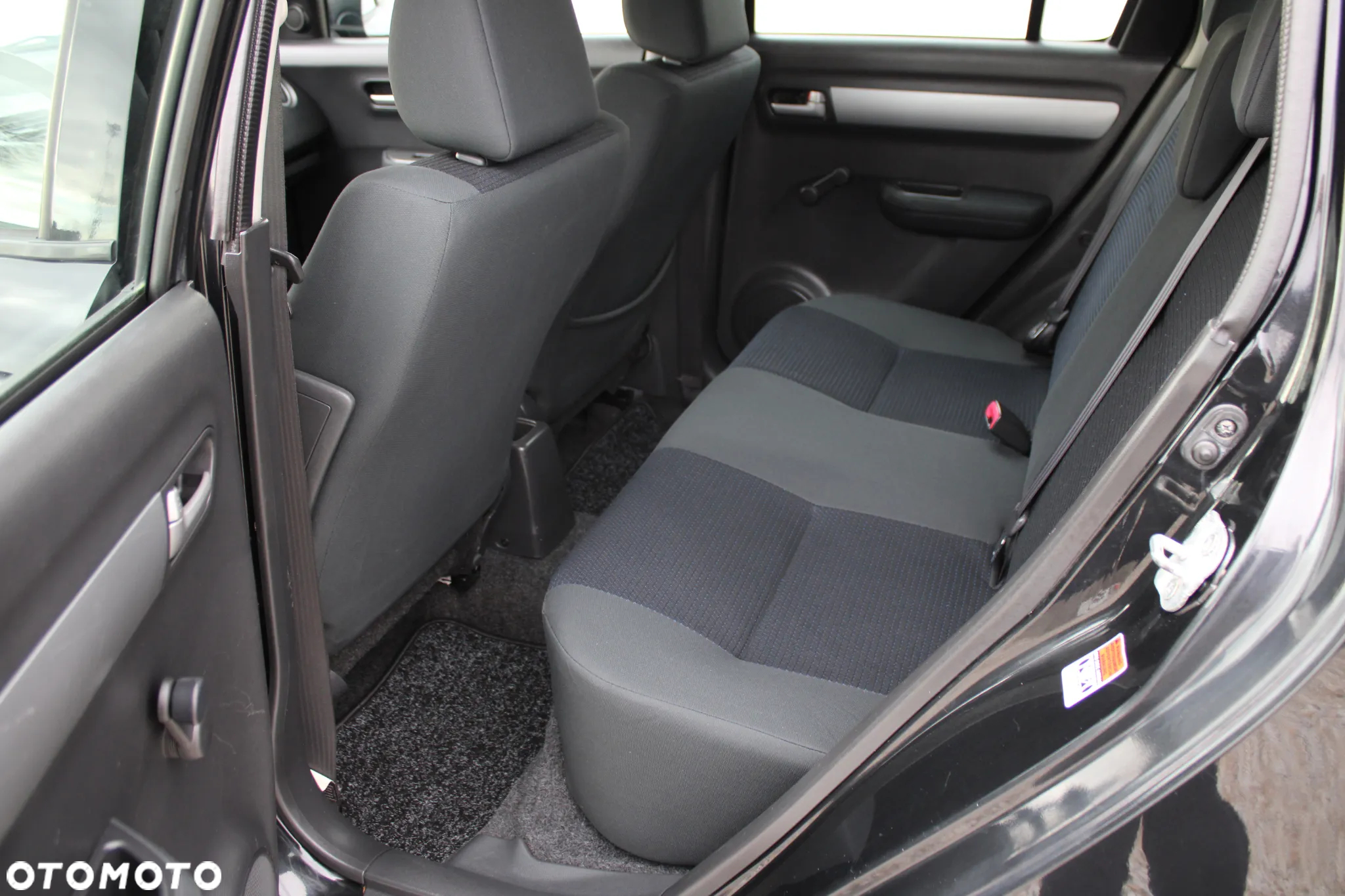 Suzuki Swift 1.3 DDiS 16v GLX - 10
