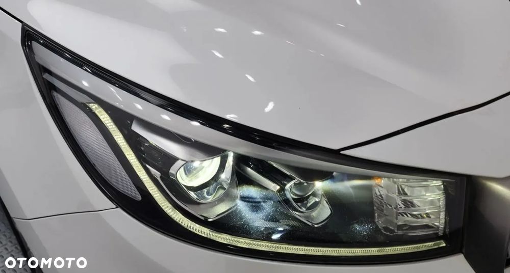 Kia Carnival - 11