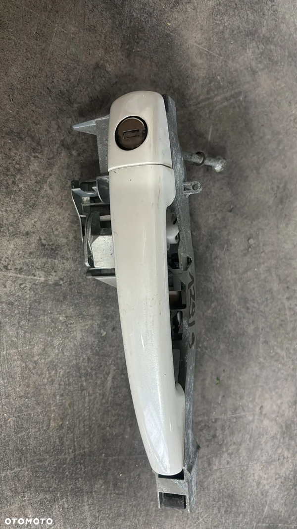 klamka zewnętrzna prawa przód PEUGEOT 5008  KWED  (129/9)