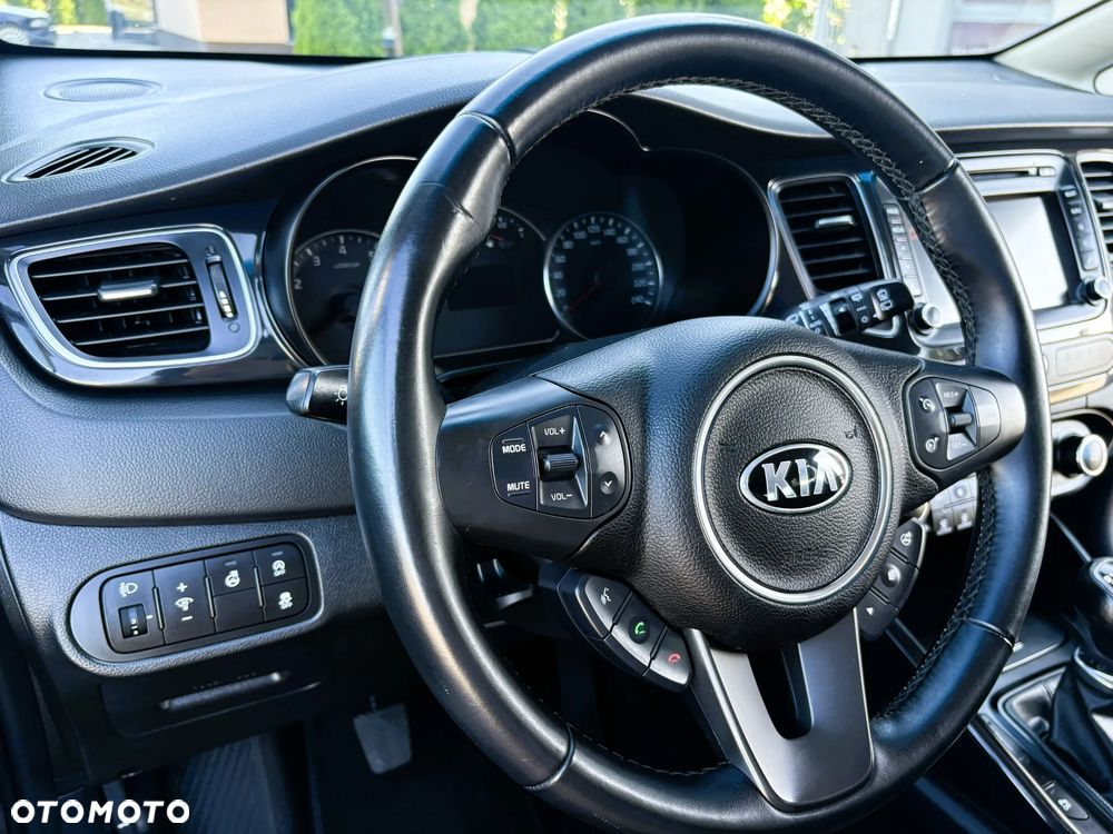 Kia Carens - 16