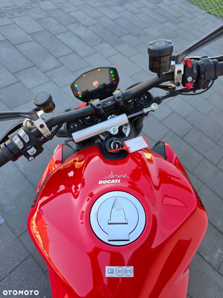 Ducati Streetfighter V2 - 7