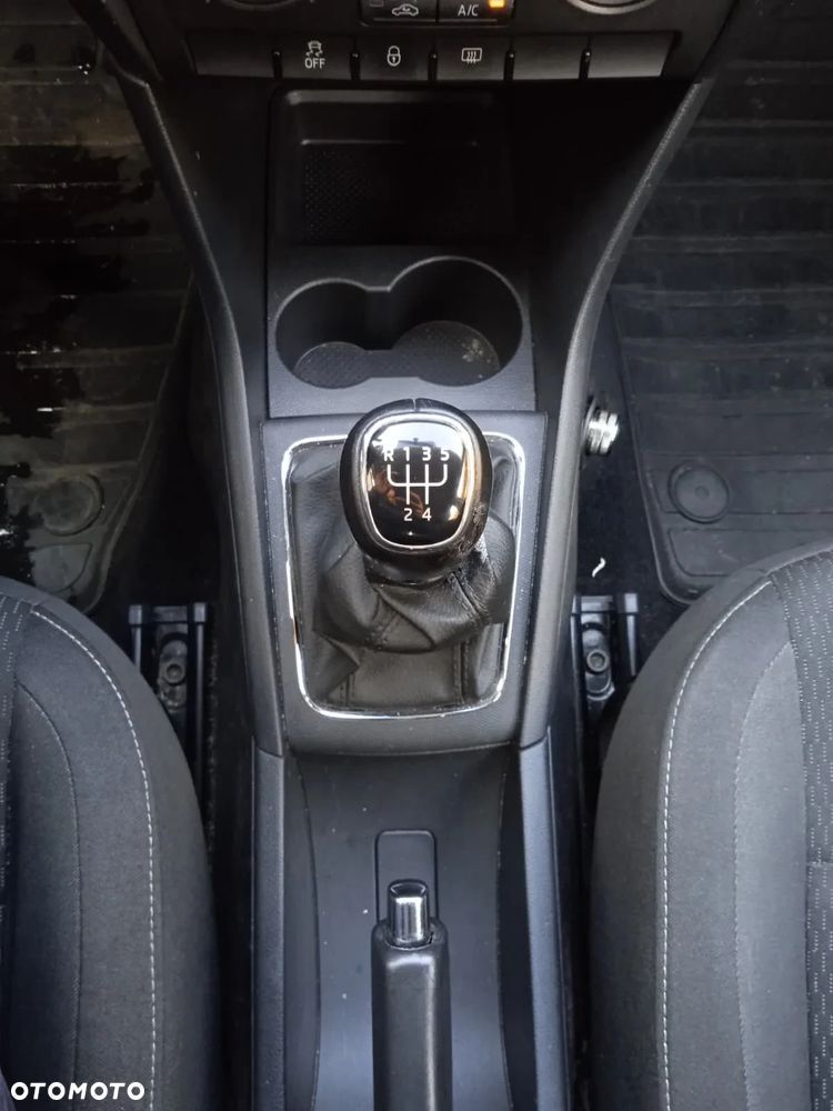 Skoda RAPID Spb 1.2 TSI Ambition - 23