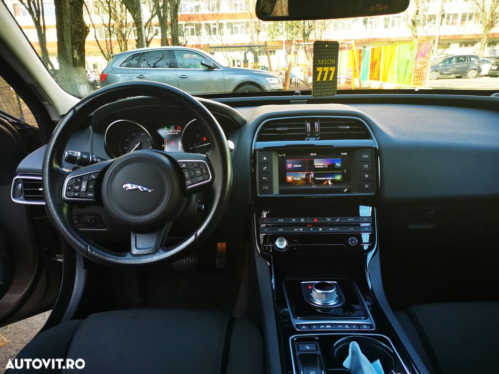 Jaguar XE 2.0 Portfolio - 9