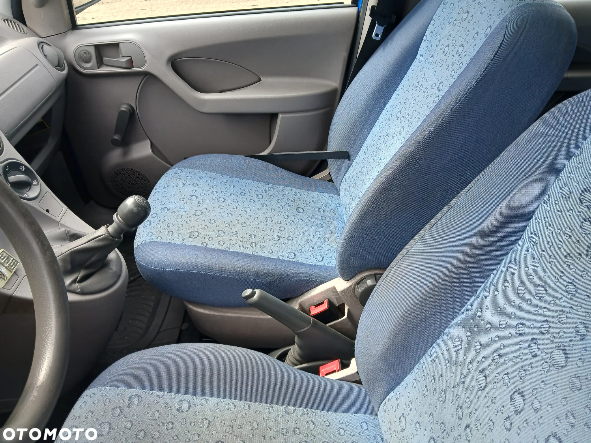 fiat panda  fotel fotele kanapa deska kokpit podsufitka boczek boczki klamka podłokietnik licznik - 3