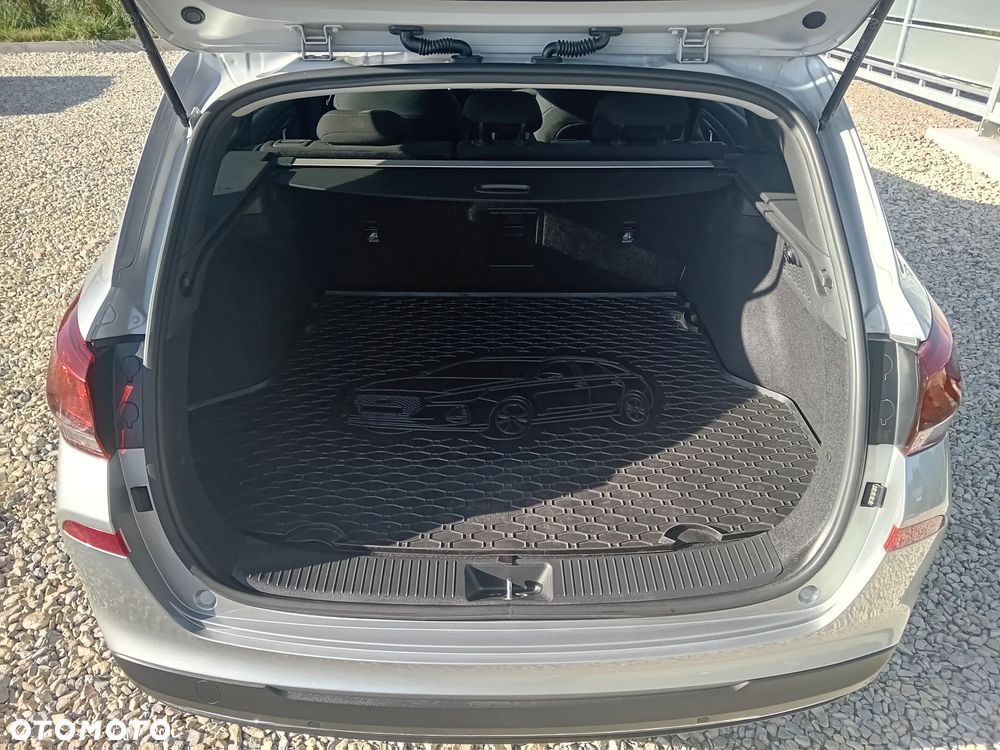 Hyundai i30 1.6 D Comfort - 26