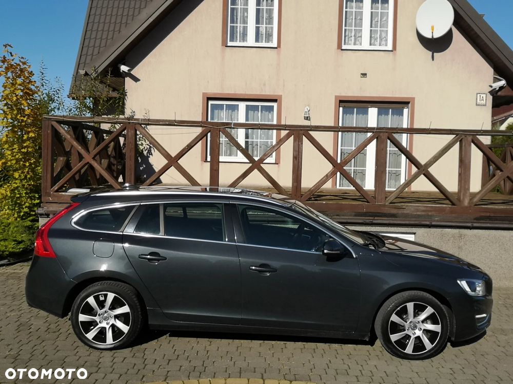 Volvo V60 D6 AWD Plug-in Hybrid Summum - 9
