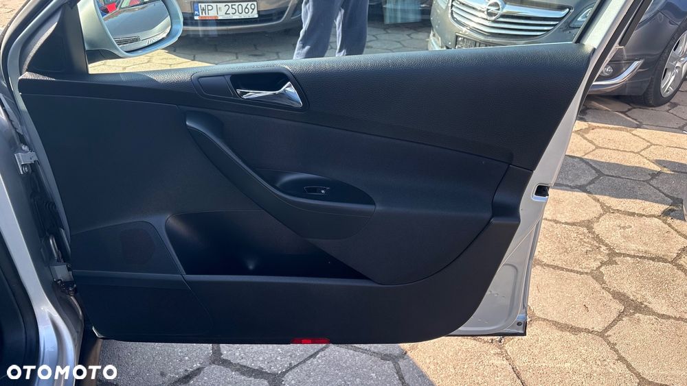 Volkswagen Passat 1.6 FSI Comfortline - 19