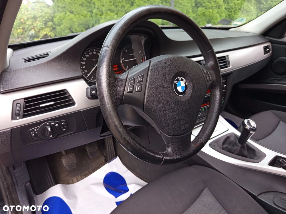 BMW Seria 3 - 25
