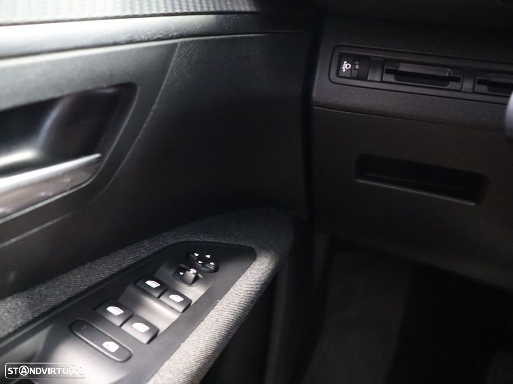 Peugeot 3008 1.2 PureTech Allure EAT8 - 13