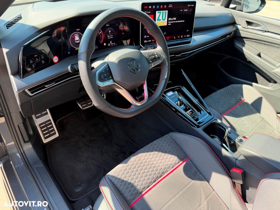 VOLKSWAGEN Golf 2025 — imagine 5