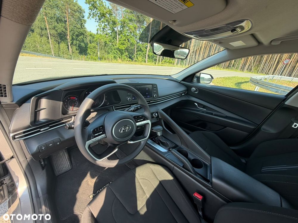 Hyundai Elantra - 10