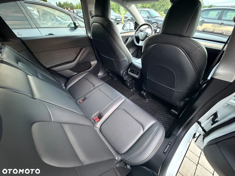 Tesla Model Y Long Range AWD - 19