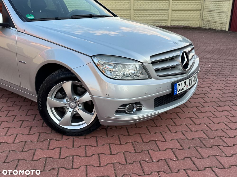 Mercedes-Benz Klasa C 180 CGI Automatik BlueEFFICIENCY Avantgarde - 12