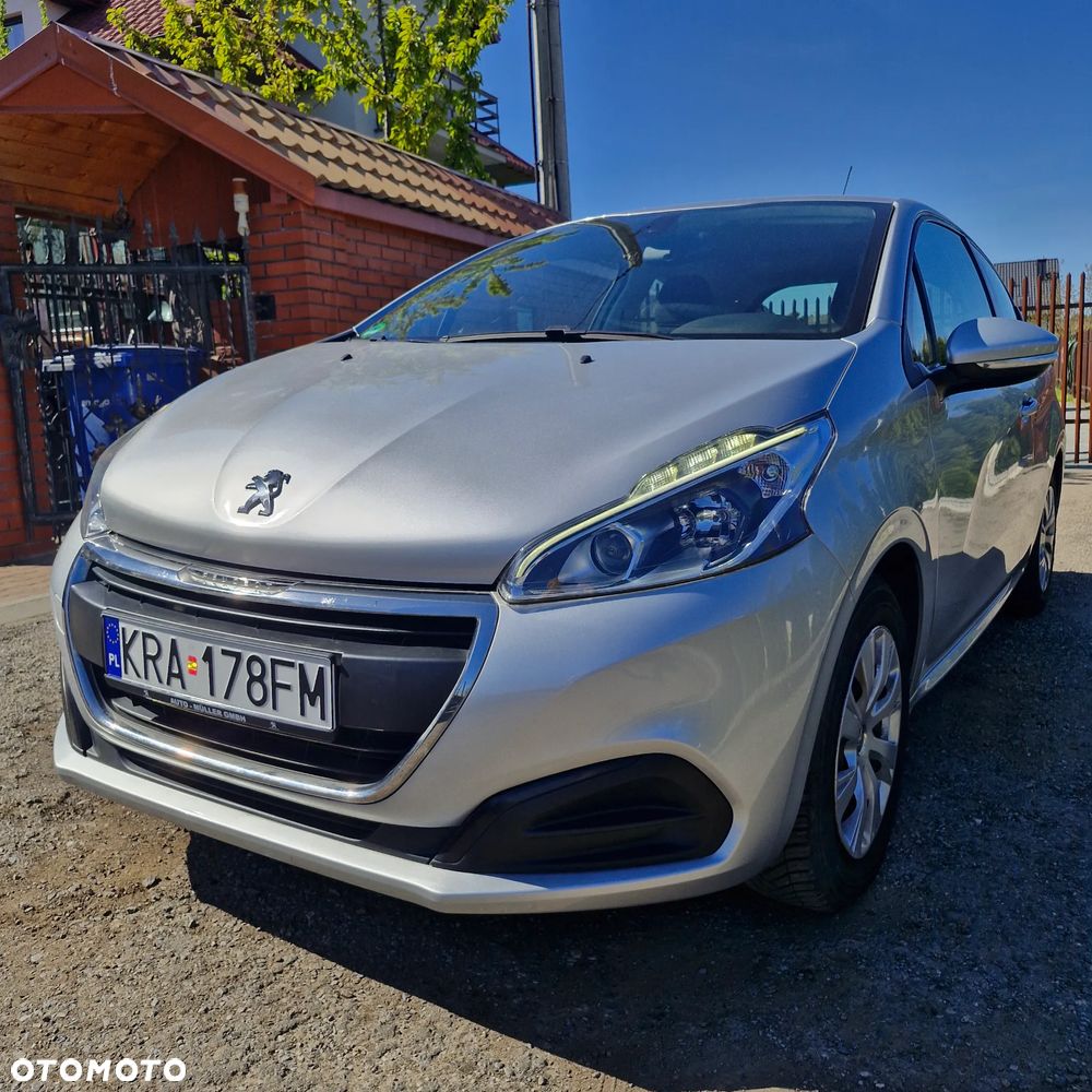Peugeot 208 - 1
