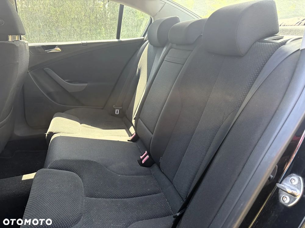 Volkswagen Passat 2.0 TDI Comfortline - 12