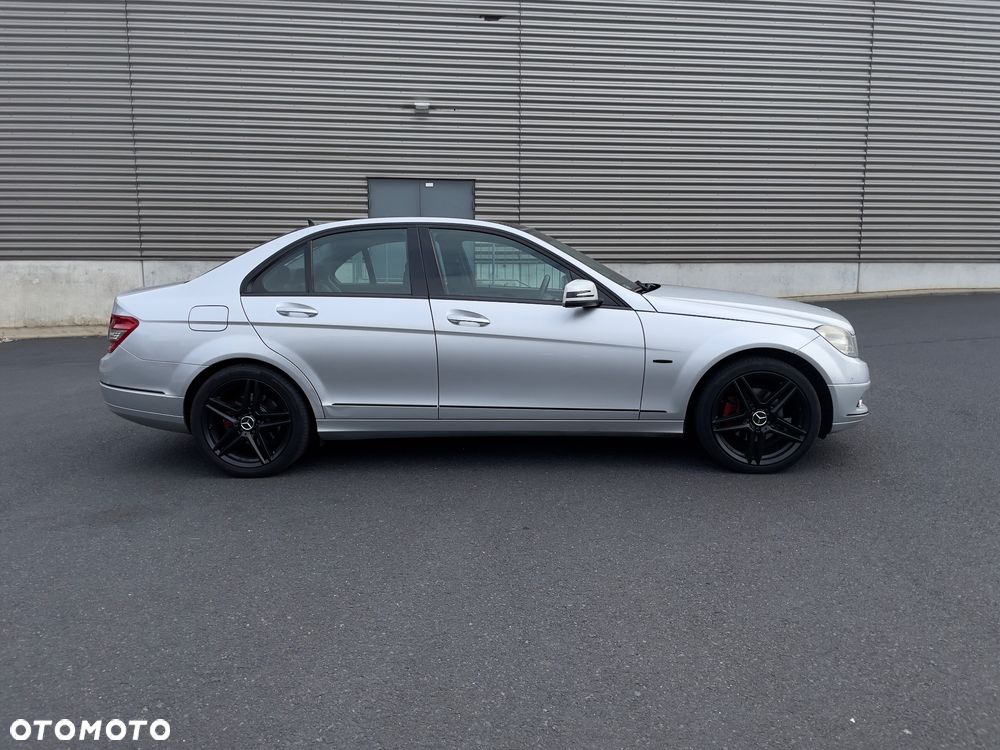 Mercedes-Benz Klasa C 220 CDI DPF Automatik BlueEFFICIENCY Avantgarde - 2