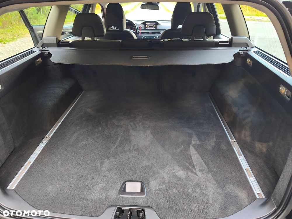 Volvo V70 D3 Momentum - 19