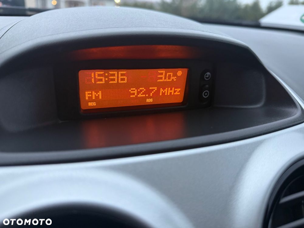 Opel Corsa 1.4 16V Enjoy - 20