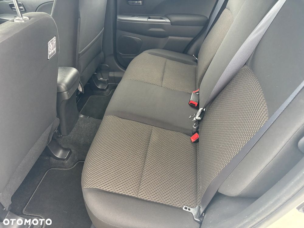 Mitsubishi ASX 1.6 Instyle - 11