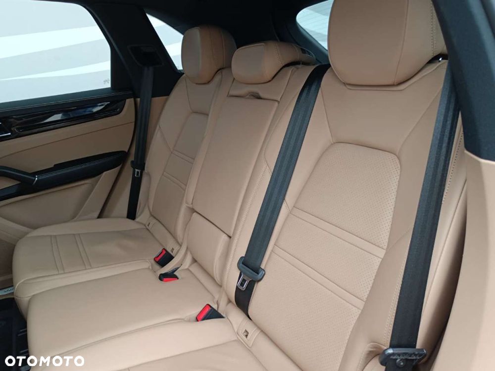 Porsche Cayenne - 22