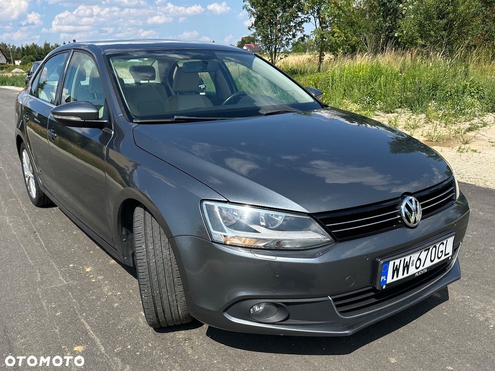 Volkswagen Jetta 2.0 TDI Highline - 1