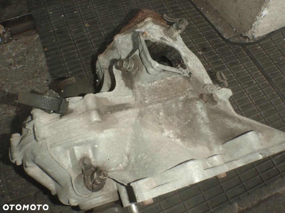 wybierak ze skrzyni biegów wybierak  łapa łożyska daewoo matiz 800 posiadam wszystkie części do tego modelu - 9