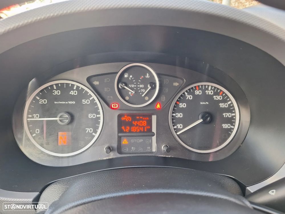 Peugeot Partner 1.6 HDi L1 Premium Automática - 9