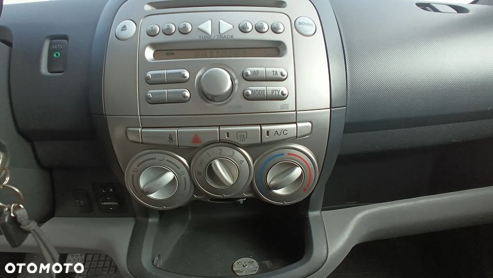 Daihatsu Sirion - 19
